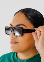 Load image into Gallery viewer, Noku Sunglasses -Black
